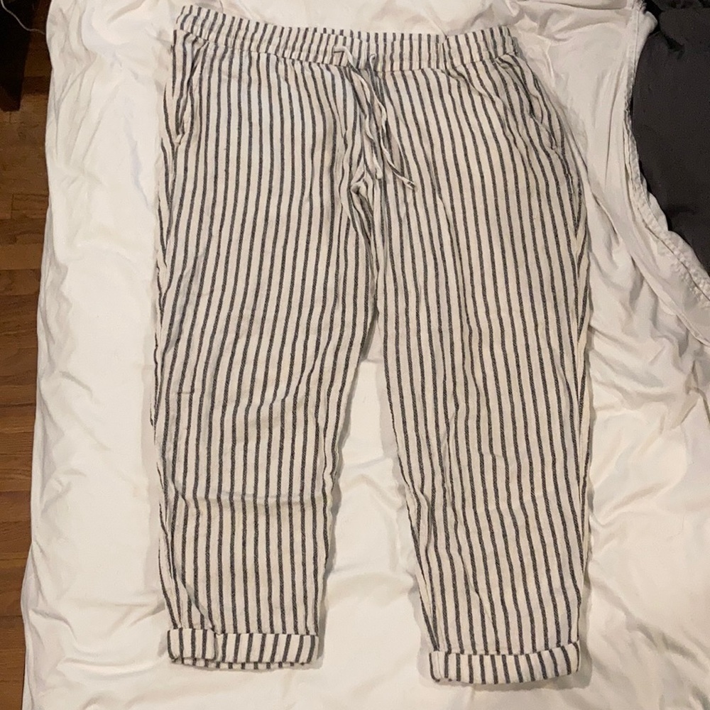 Old Navy cropped linen blend pants.